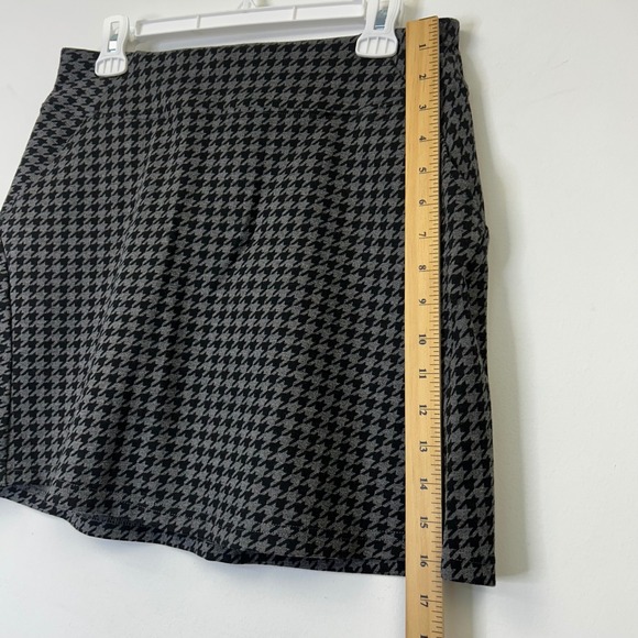 Title Nine Passport Ponte Mini Skirt Women's Size Medium Gray Houndstooth - Picture 4 of 7